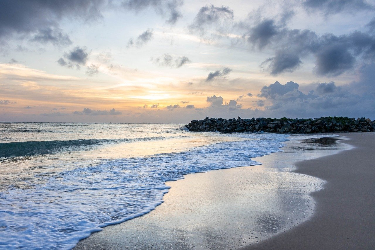 beach, waves, coast-8563083.jpg